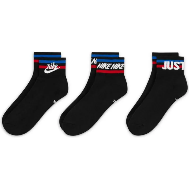 Nike Everyday Essential Low Cut Socks - 3 Pairs of Versatile Comfort in Black