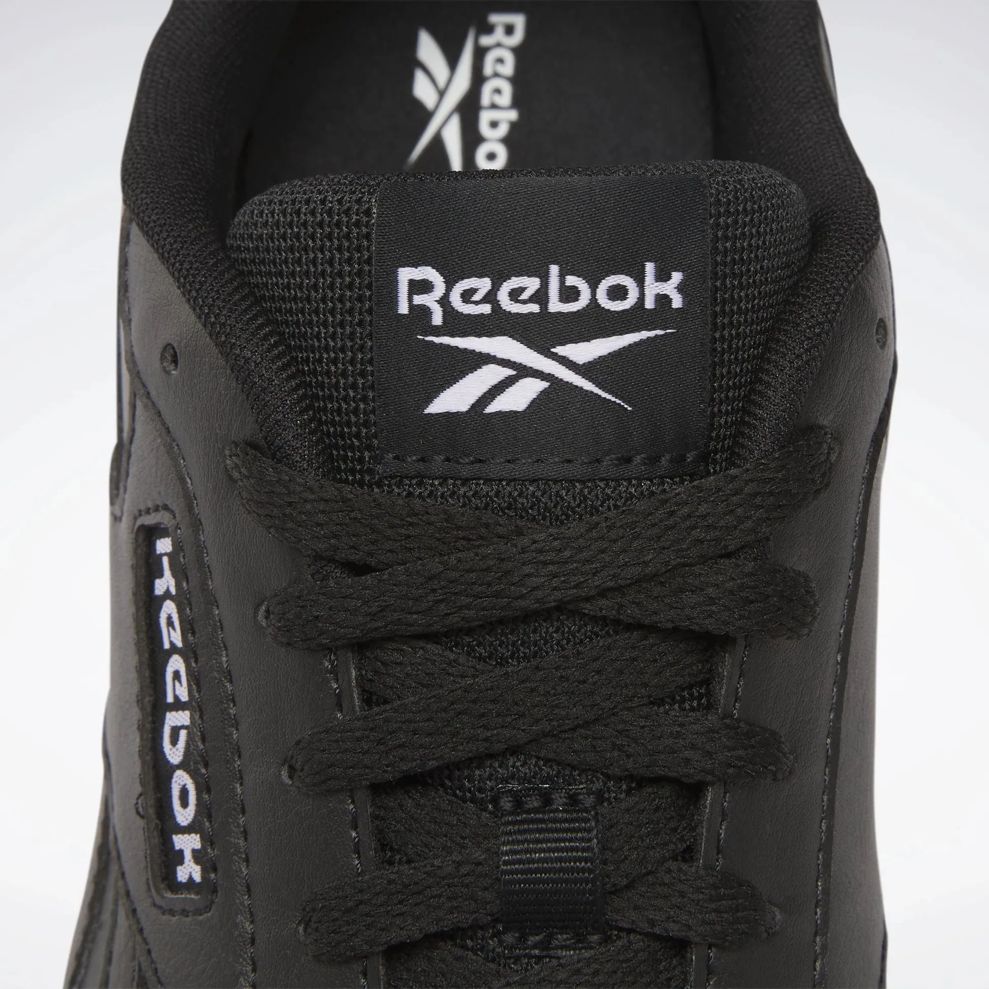 .Reebok Court Advance Black/White/Gum - R1L3 ?