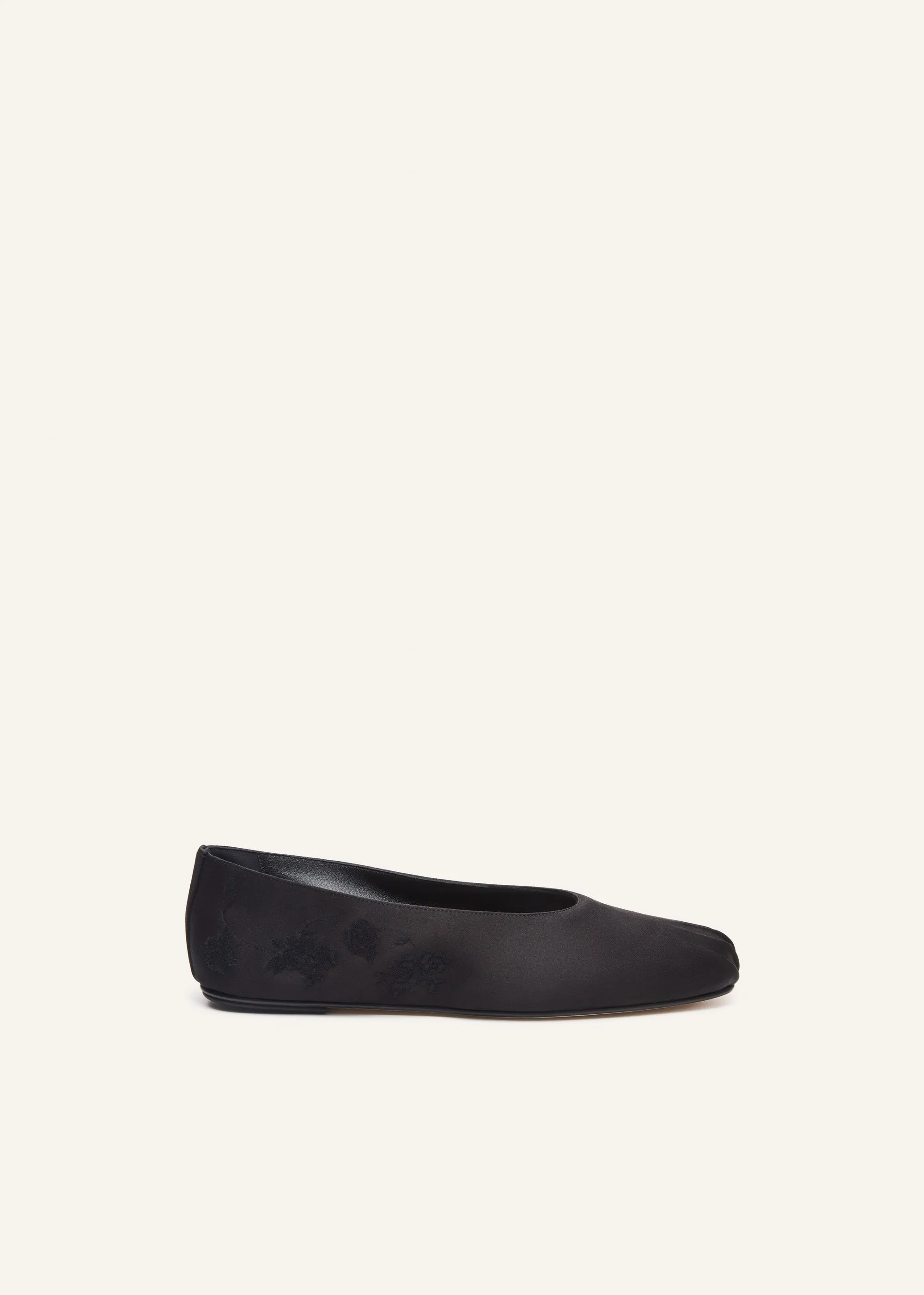 Satin ballet flats in black embroidery